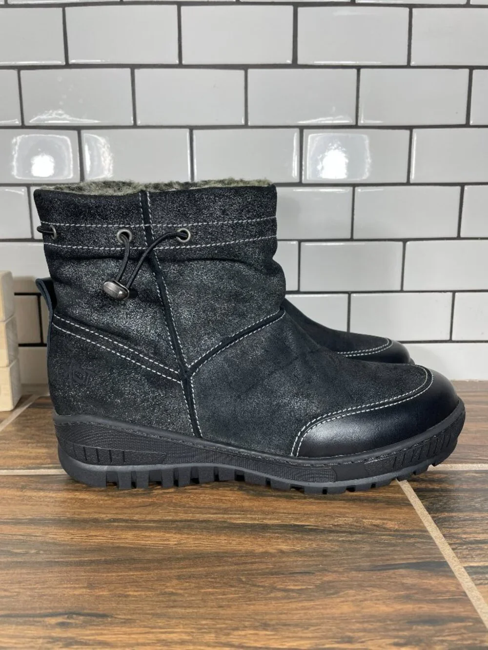 OTBT Fanfare Shoes Womens Size 9 Black Leather Off Road Spikes Winter Snow Boots